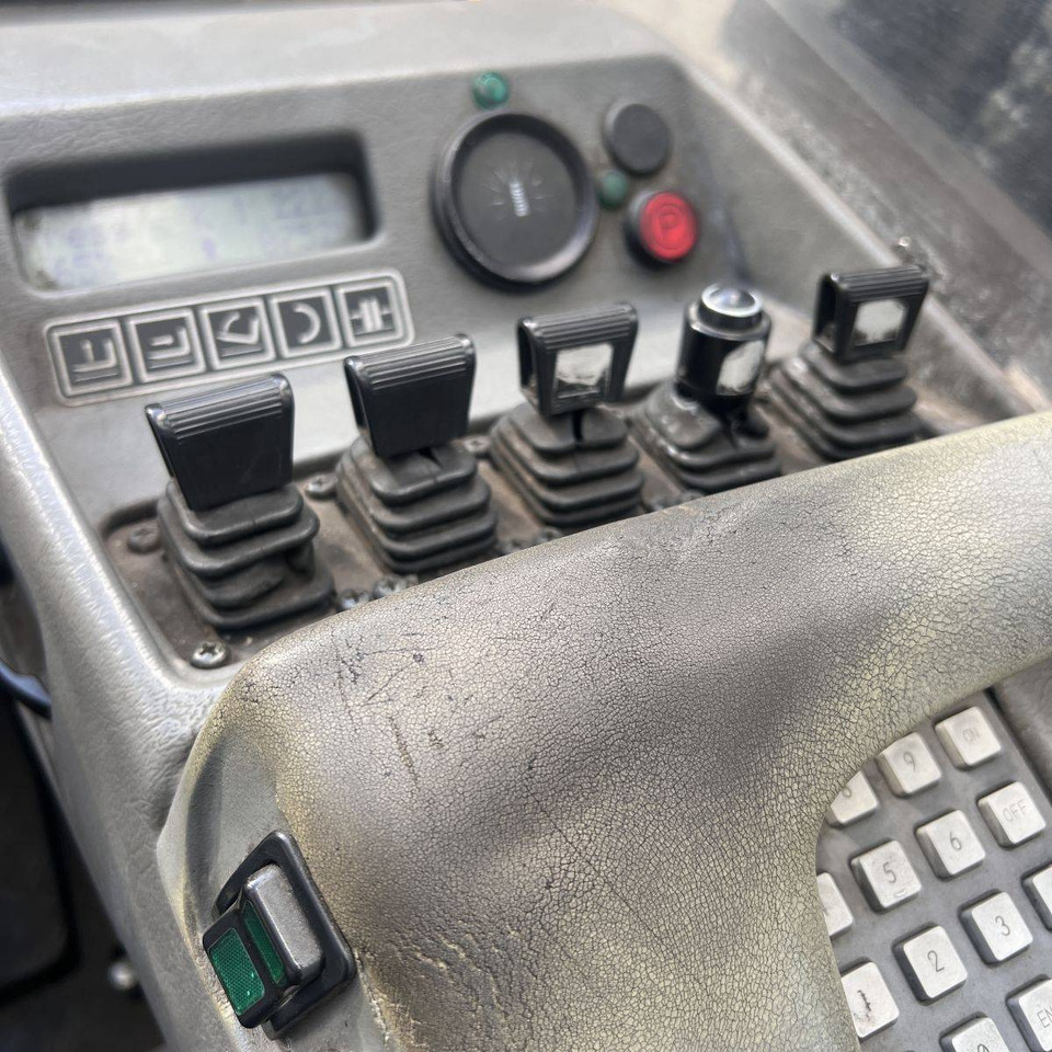 Loader empat arah Atlet 200DTFVRE735UFS: gambar 9 Loader empat arah Atlet 200DTFVRE735UFS: gambar 9