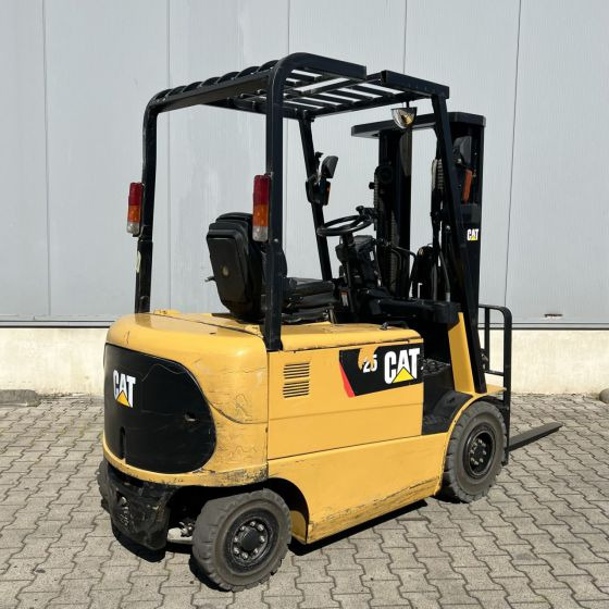 Caterpillar EP25K-PAC - Forklift listrik: gambar 2 Caterpillar EP25K-PAC - Forklift listrik: gambar 2