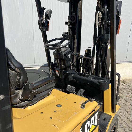 Caterpillar EP25K-PAC - Forklift listrik: gambar 3 Caterpillar EP25K-PAC - Forklift listrik: gambar 3