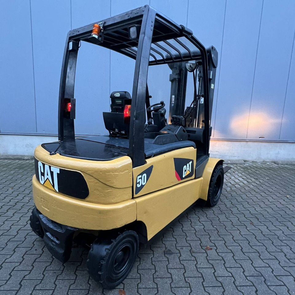 Caterpillar EP50 - Forklift listrik: gambar 3 Caterpillar EP50 - Forklift listrik: gambar 3