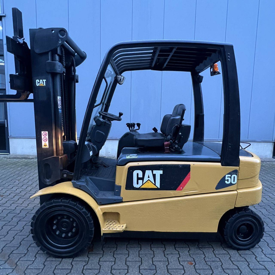Caterpillar EP50 - Forklift listrik: gambar 2 Caterpillar EP50 - Forklift listrik: gambar 2
