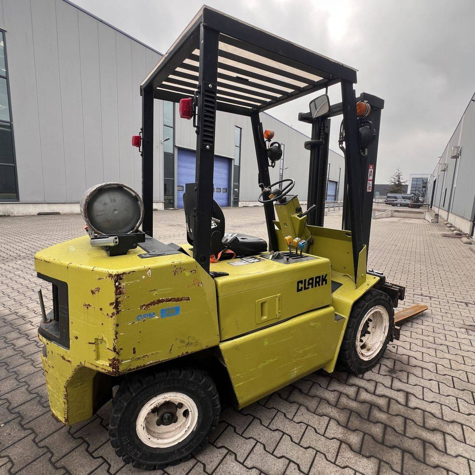 Clark GPM30 - Forklift LPG: gambar 2 Clark GPM30 - Forklift LPG: gambar 2