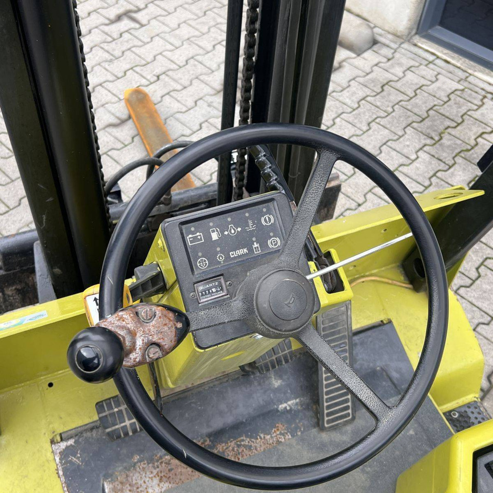Clark GPM30 - Forklift LPG: gambar 4 Clark GPM30 - Forklift LPG: gambar 4