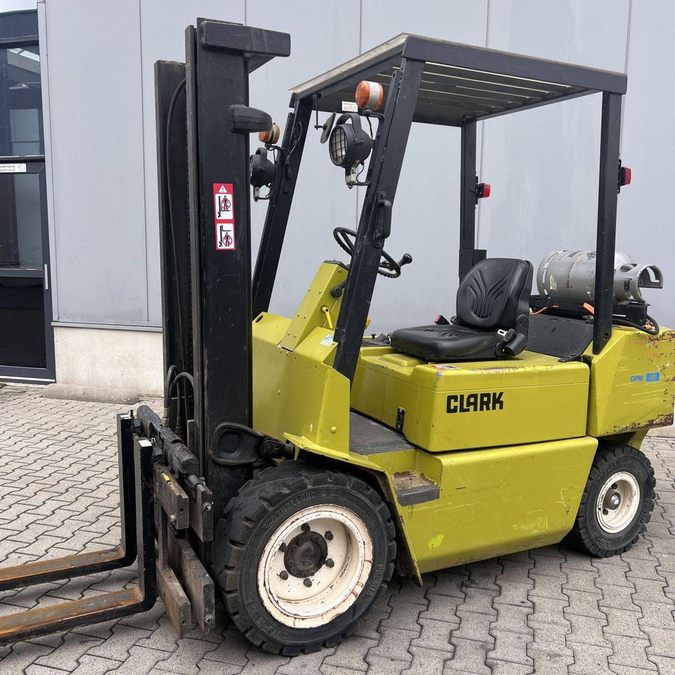 Clark GPM30 - Forklift LPG: gambar 1 Clark GPM30 - Forklift LPG: gambar 1