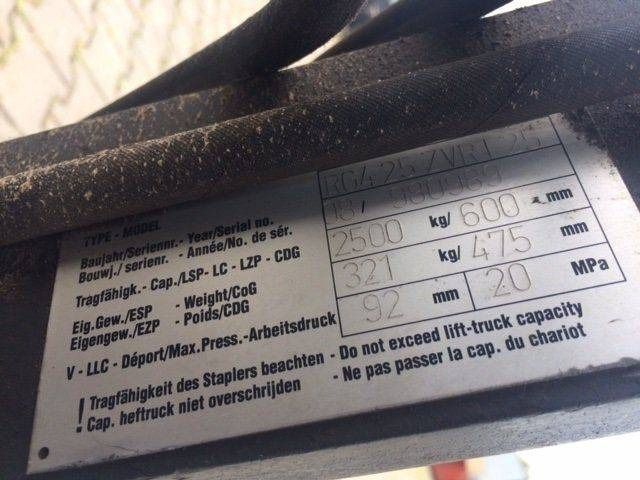 Griptech Fork positioner with Reach forks - Lampiran: gambar 5 Griptech Fork positioner with Reach forks - Lampiran: gambar 5