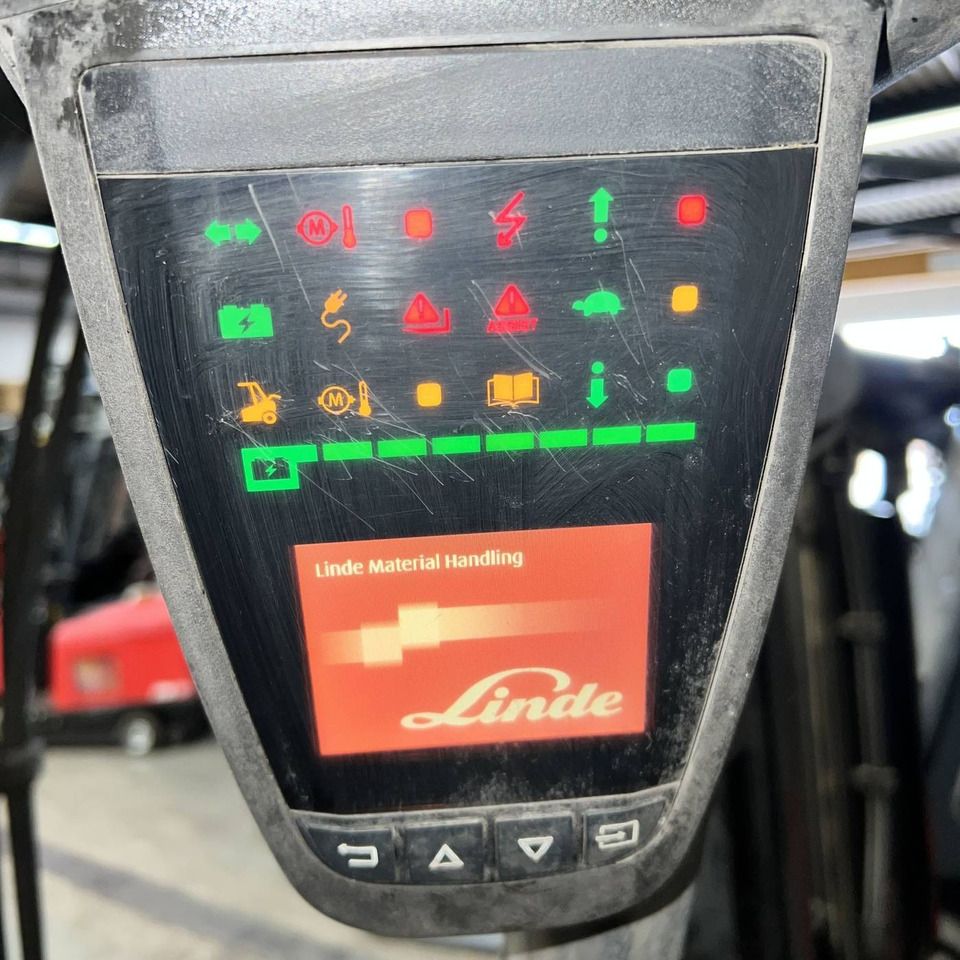 Linde E30/600H (387) - Forklift listrik: gambar 4 Linde E30/600H (387) - Forklift listrik: gambar 4