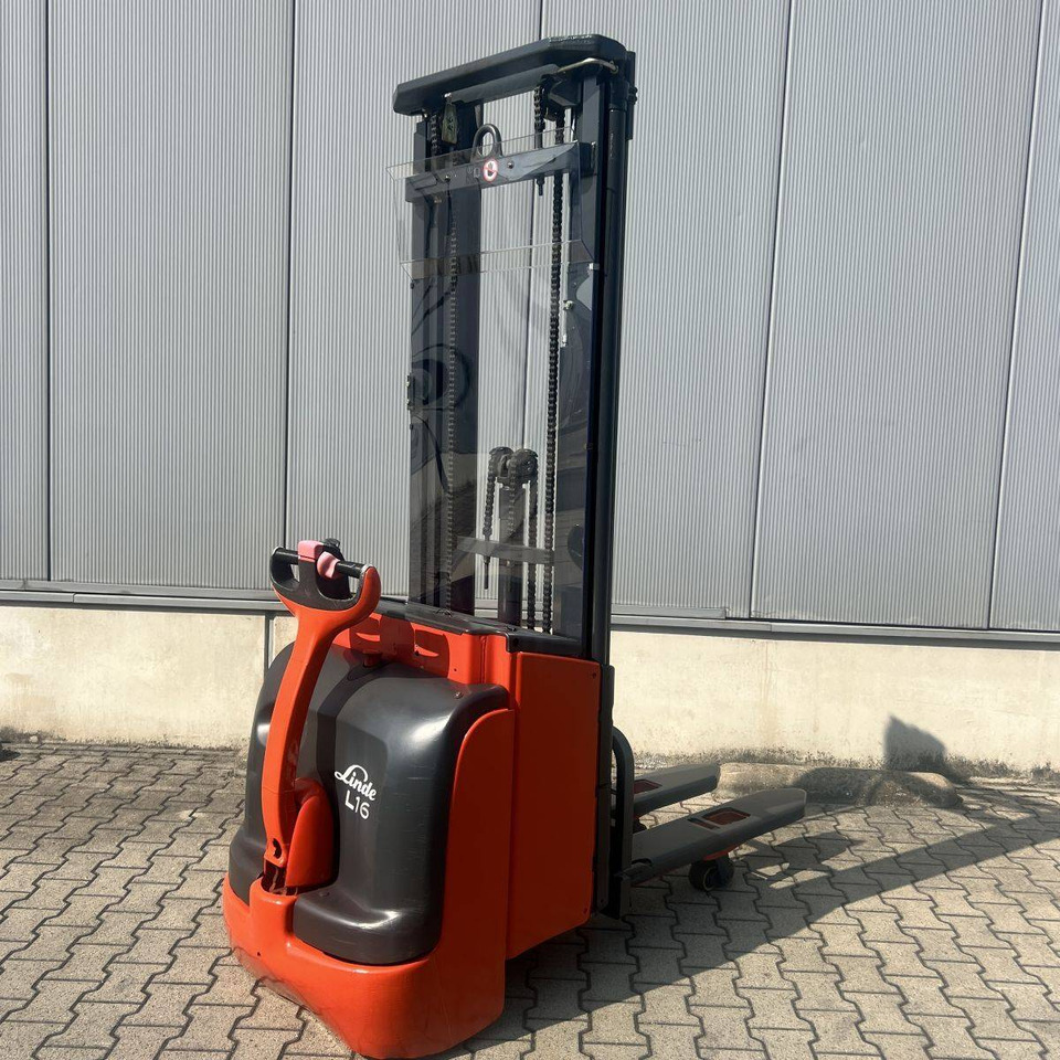 Linde L16i (372) - Penumpuk: gambar 1 Linde L16i (372) - Penumpuk: gambar 1
