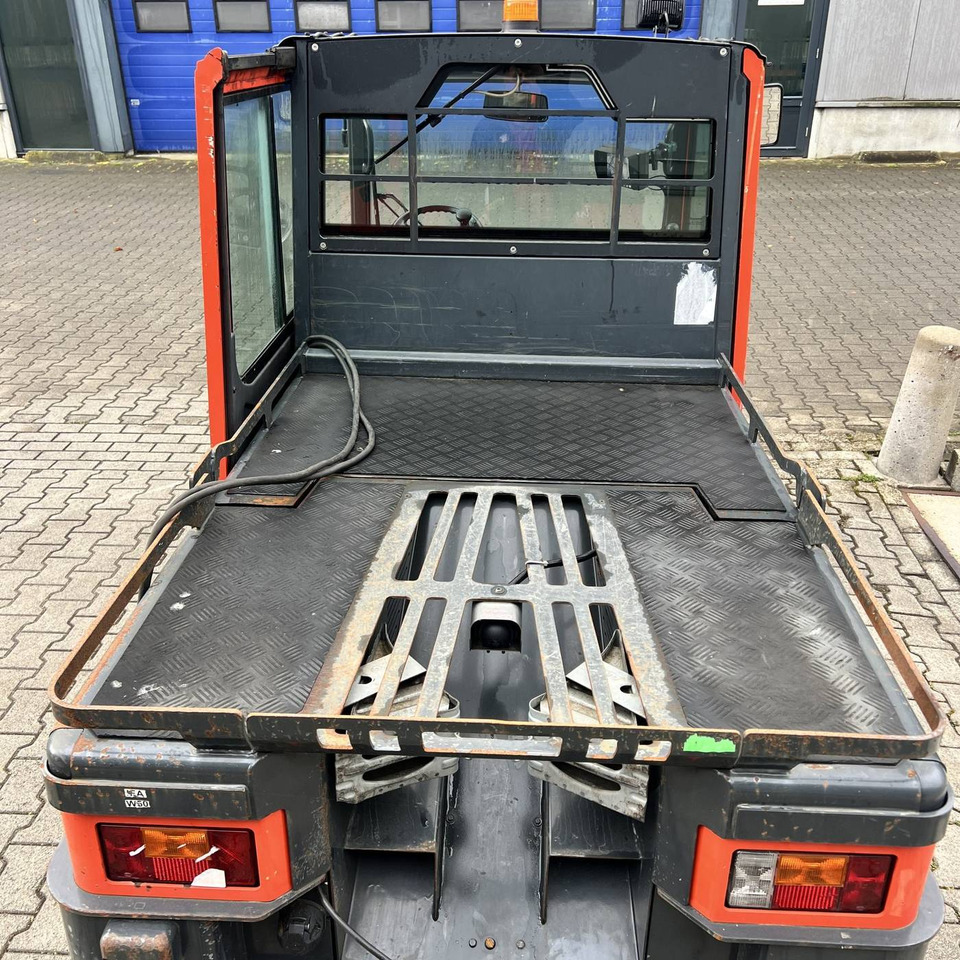 Linde P250 SWB (127) - Traktor derek: gambar 2 Linde P250 SWB (127) - Traktor derek: gambar 2