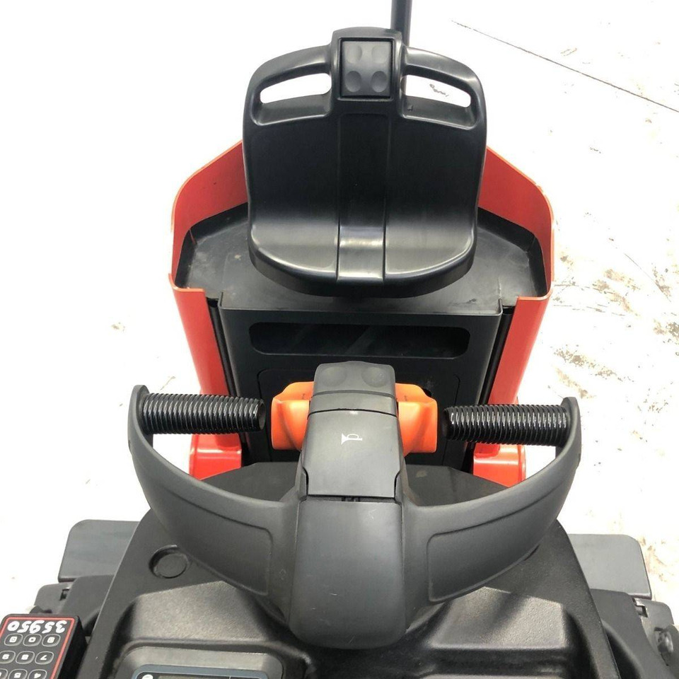 Linde P50C (1190) - Traktor derek: gambar 5 Linde P50C (1190) - Traktor derek: gambar 5