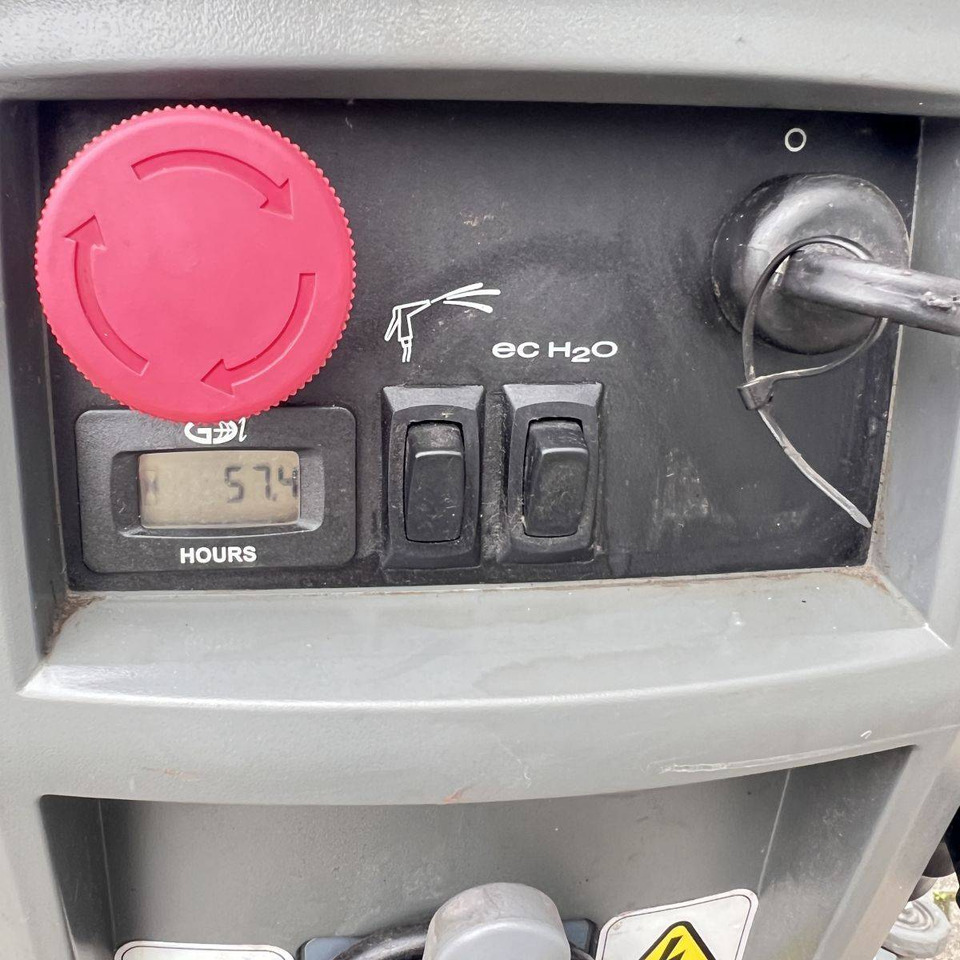 Tennant T500 - Pengering penggosok: gambar 5 Tennant T500 - Pengering penggosok: gambar 5