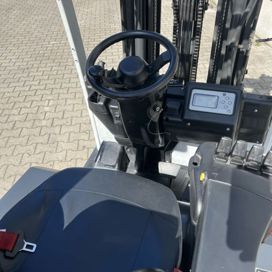 Unicarriers AG1N1L16Q - Forklift listrik: gambar 5 Unicarriers AG1N1L16Q - Forklift listrik: gambar 5