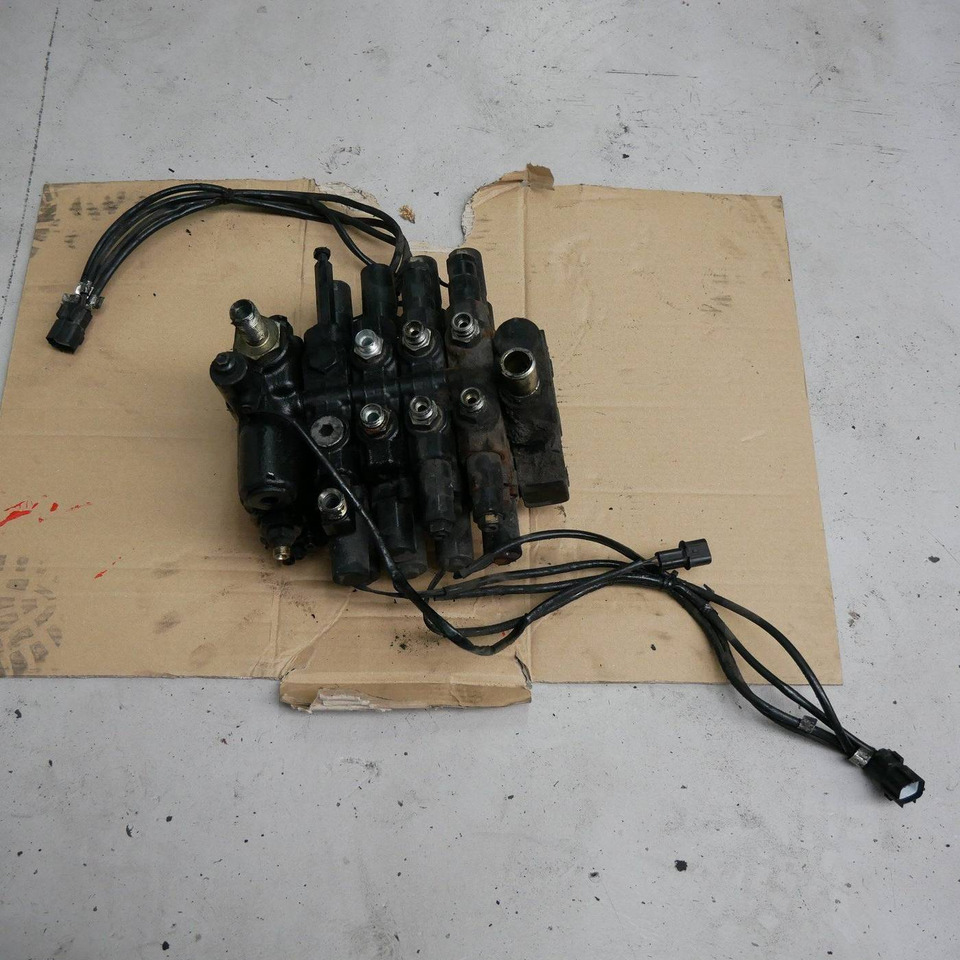 Valve block for Nissan D02 - Katup hidrolik untuk Peralatan untuk menangani material: gambar 1 Valve block for Nissan D02 - Katup hidrolik untuk Peralatan untuk menangani material: gambar 1