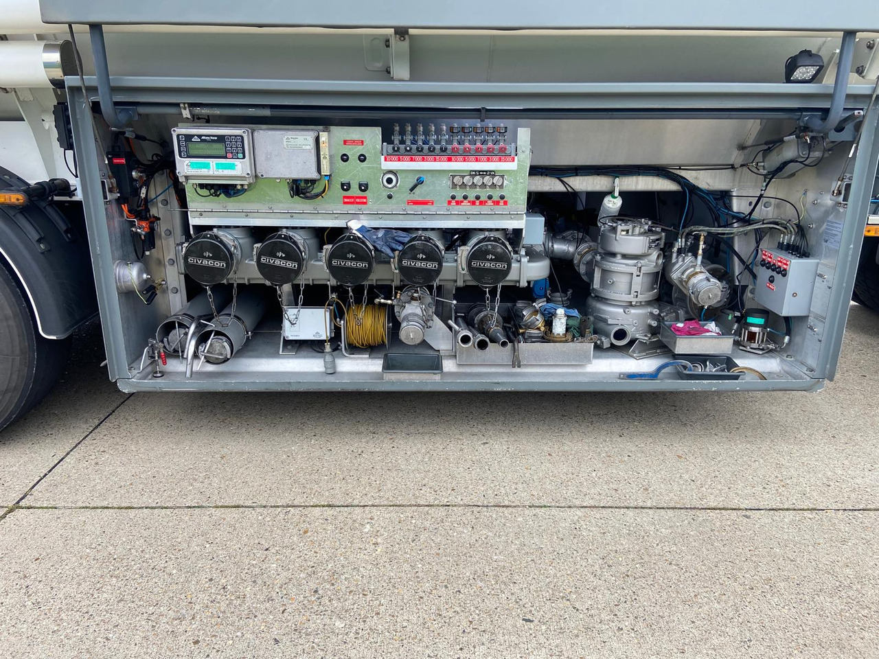 LAG - Semi-trailer tangki: gambar 5 LAG - Semi-trailer tangki: gambar 5