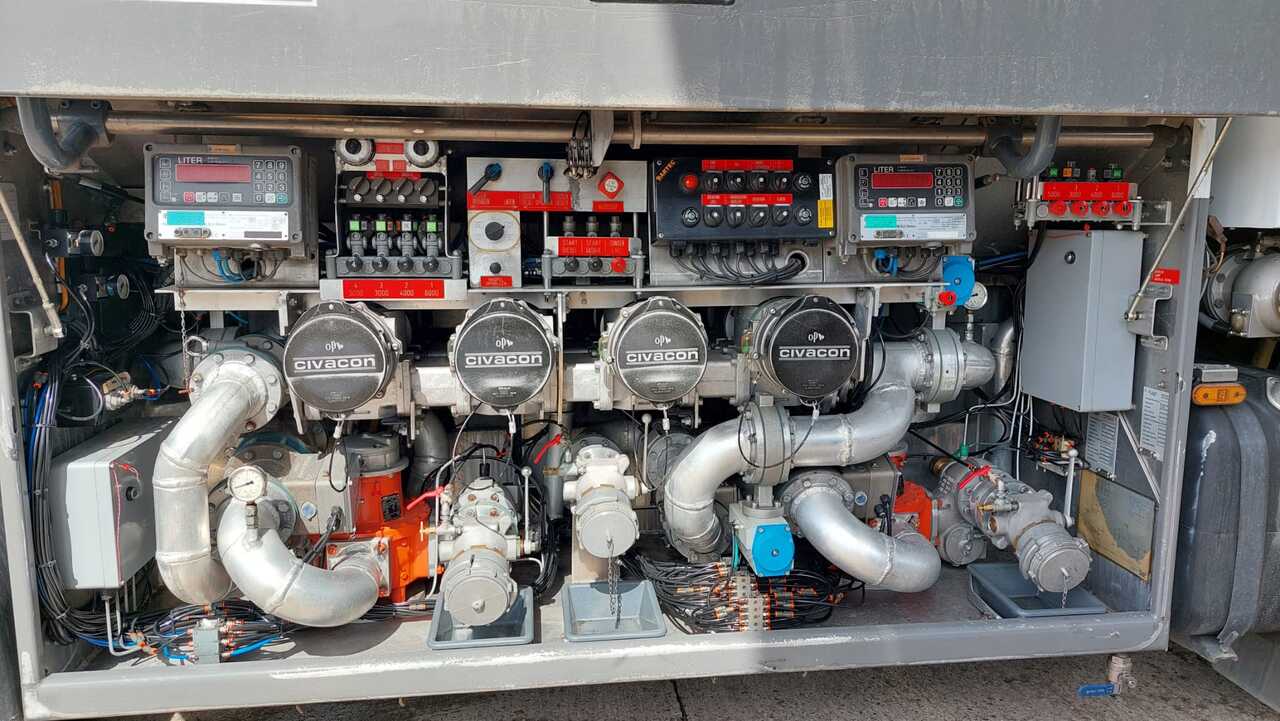 MERCEDES ACTROS - Truk tangki: gambar 3 MERCEDES ACTROS - Truk tangki: gambar 3
