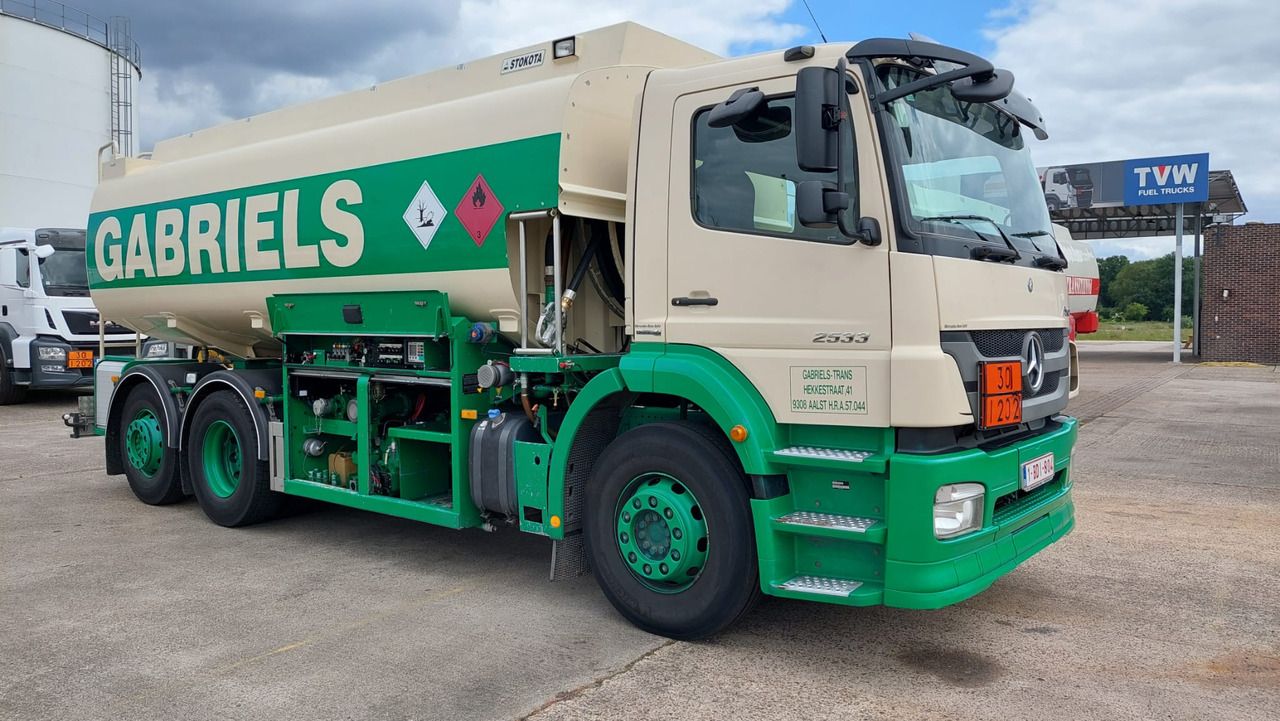 MERCEDES AXOR - Truk tangki: gambar 3 MERCEDES AXOR - Truk tangki: gambar 3