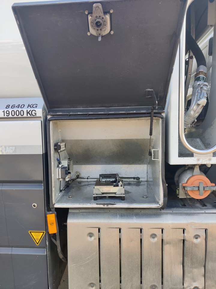 MERCEDES Actros - Truk tangki: gambar 4 MERCEDES Actros - Truk tangki: gambar 4