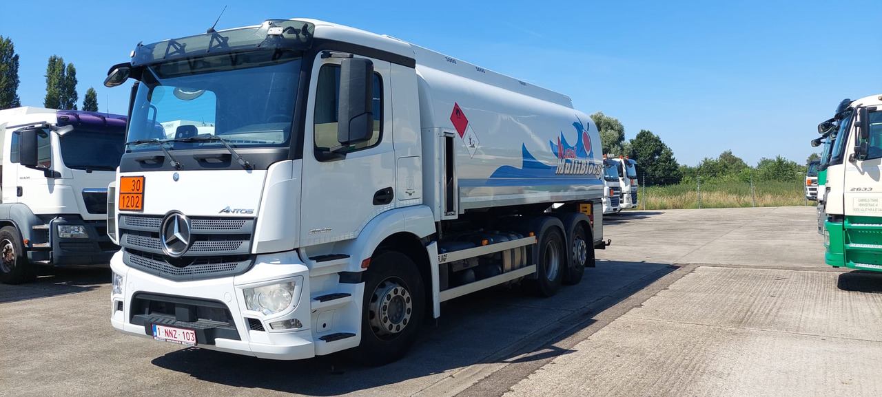 MERCEDES Antos - Truk tangki: gambar 1 MERCEDES Antos - Truk tangki: gambar 1