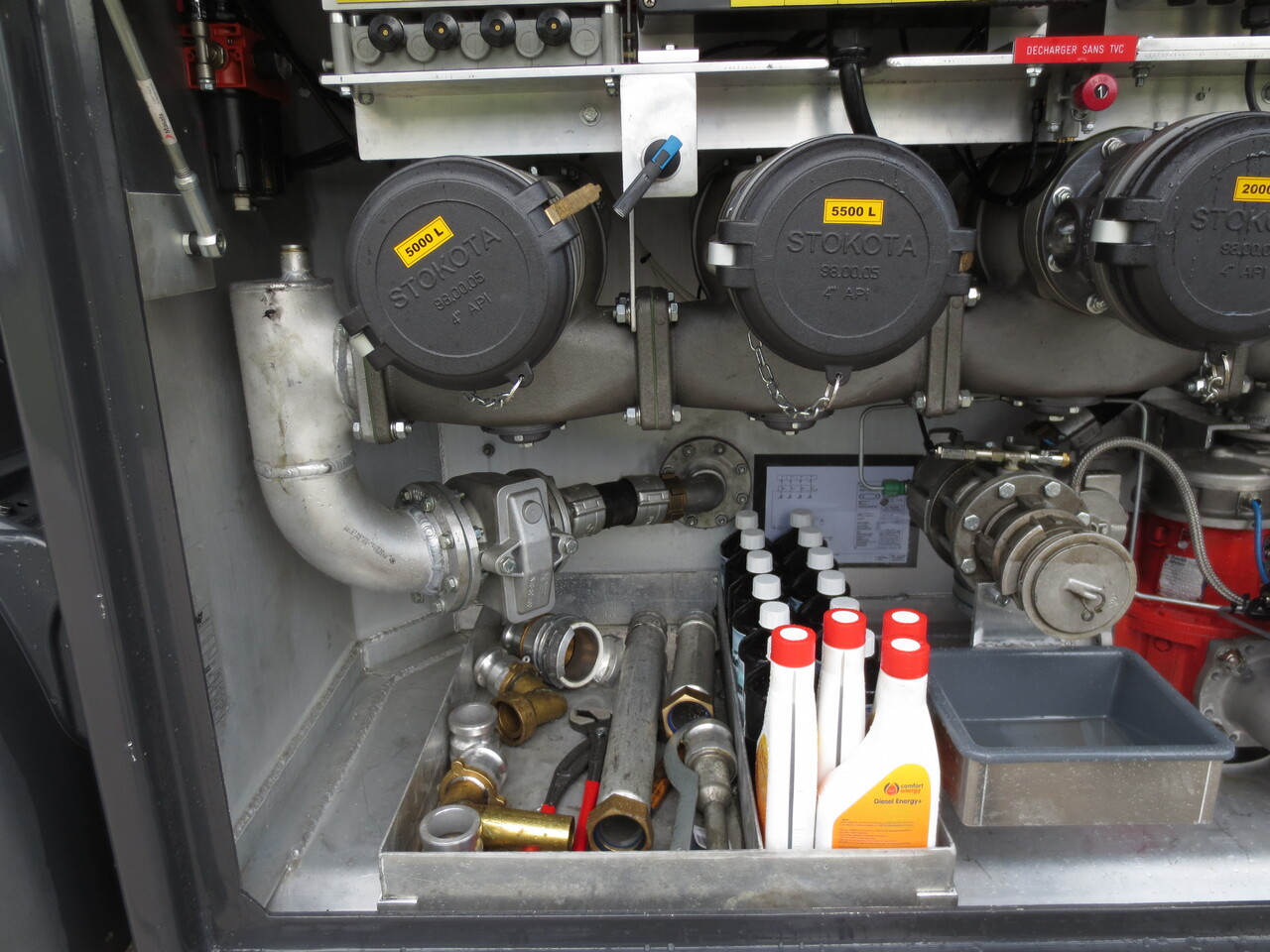 SCANIA G370 - Truk tangki: gambar 4 SCANIA G370 - Truk tangki: gambar 4