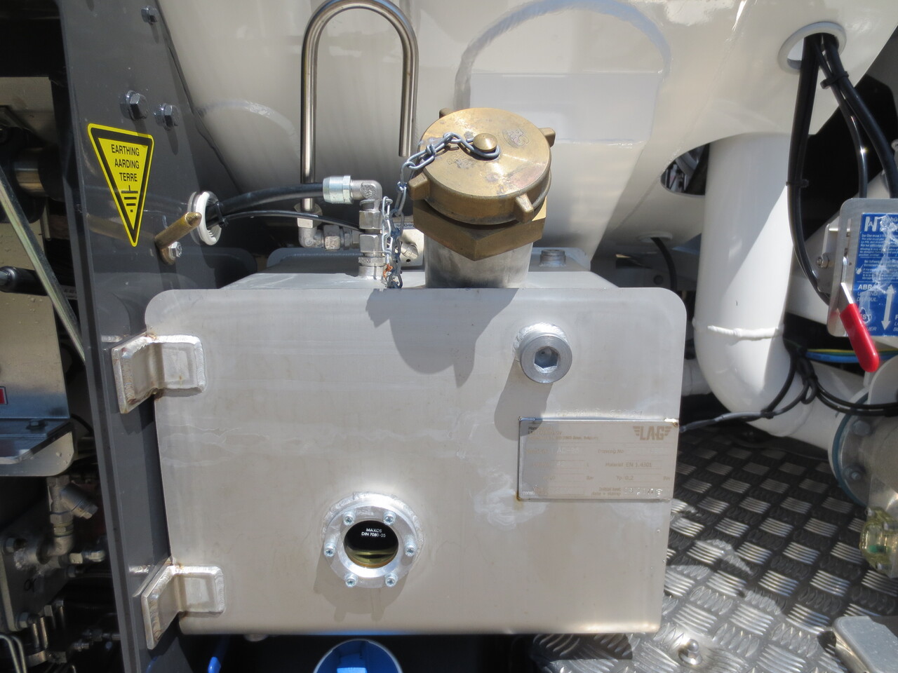 SCANIA G370 - Truk tangki: gambar 5 SCANIA G370 - Truk tangki: gambar 5