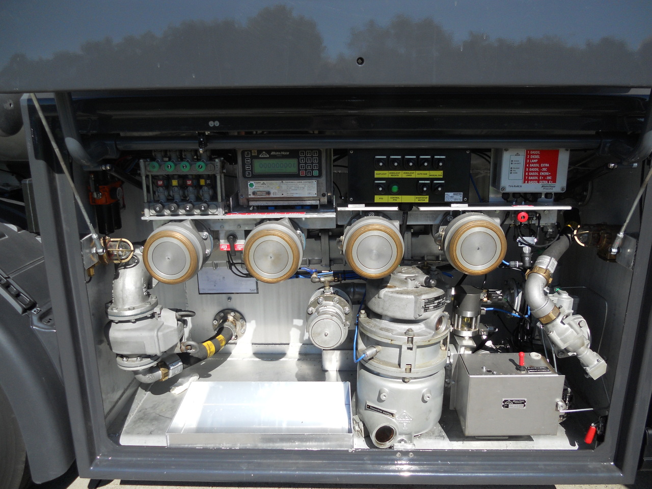 SCANIA G370 - Truk tangki: gambar 5 SCANIA G370 - Truk tangki: gambar 5