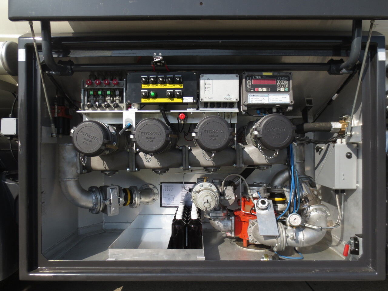 Truk tangki SCANIA G370: gambar 13 Truk tangki SCANIA G370: gambar 13