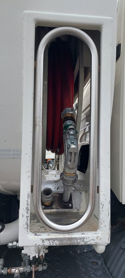 SCANIA G380 - Truk tangki: gambar 2 SCANIA G380 - Truk tangki: gambar 2