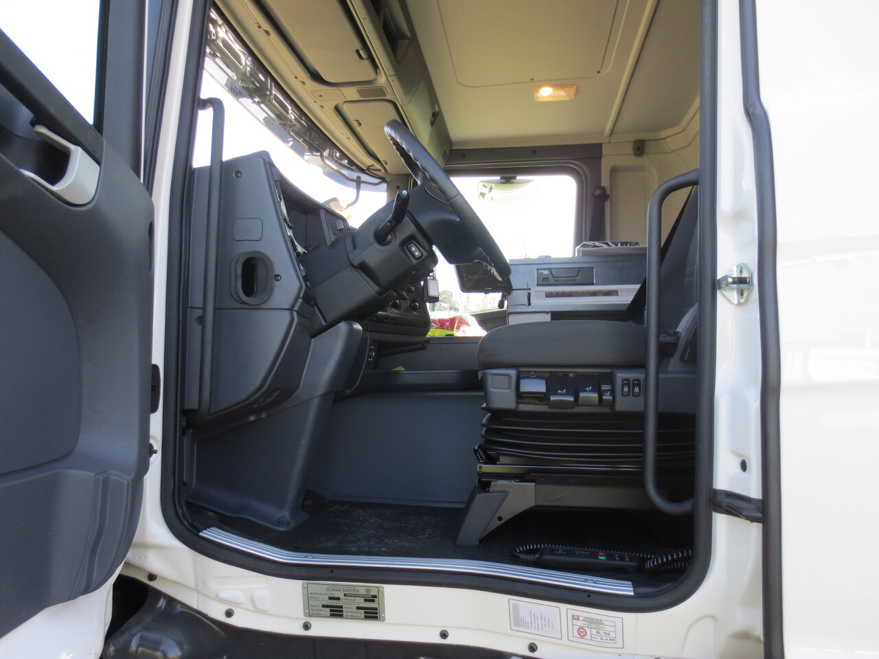 SCANIA G410 - Truk tangki: gambar 3 SCANIA G410 - Truk tangki: gambar 3