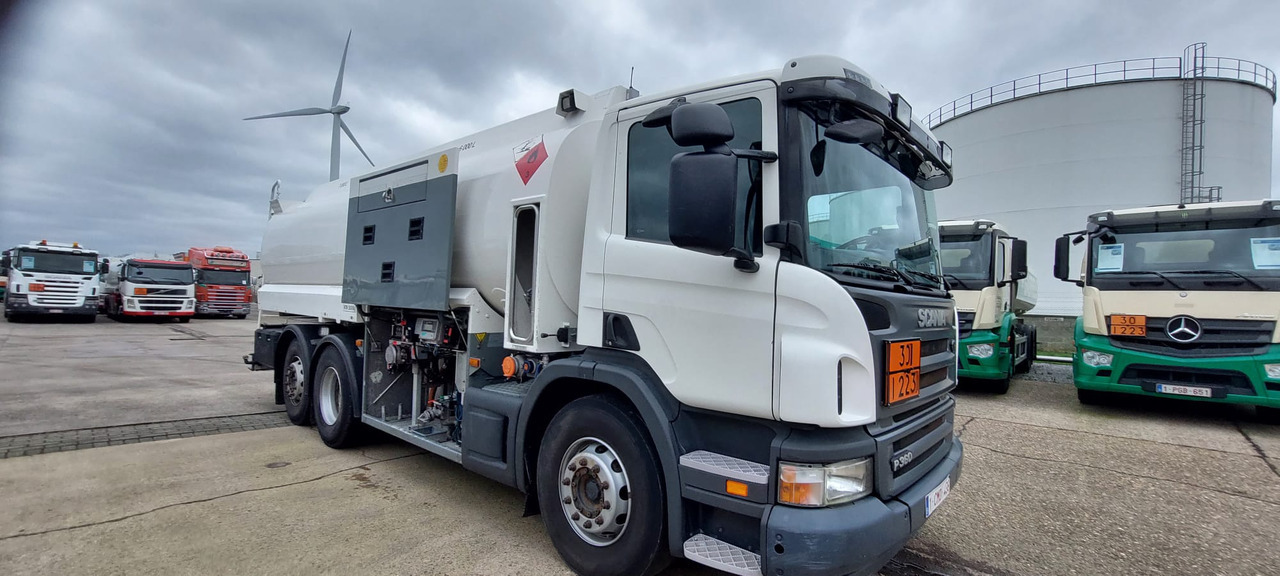 Truk tangki untuk pengangkutan bahan bakar SCANIA P320/P360 (lot of 3): gambar 32 Truk tangki untuk pengangkutan bahan bakar SCANIA P320/P360 (lot of 3): gambar 32