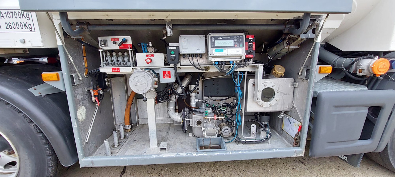 Truk tangki untuk pengangkutan bahan bakar SCANIA P320/P360 (lot of 3): gambar 39 Truk tangki untuk pengangkutan bahan bakar SCANIA P320/P360 (lot of 3): gambar 39