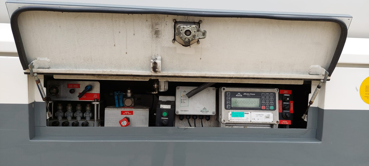 Truk tangki untuk pengangkutan bahan bakar SCANIA P320/P360 (lot of 3): gambar 38 Truk tangki untuk pengangkutan bahan bakar SCANIA P320/P360 (lot of 3): gambar 38