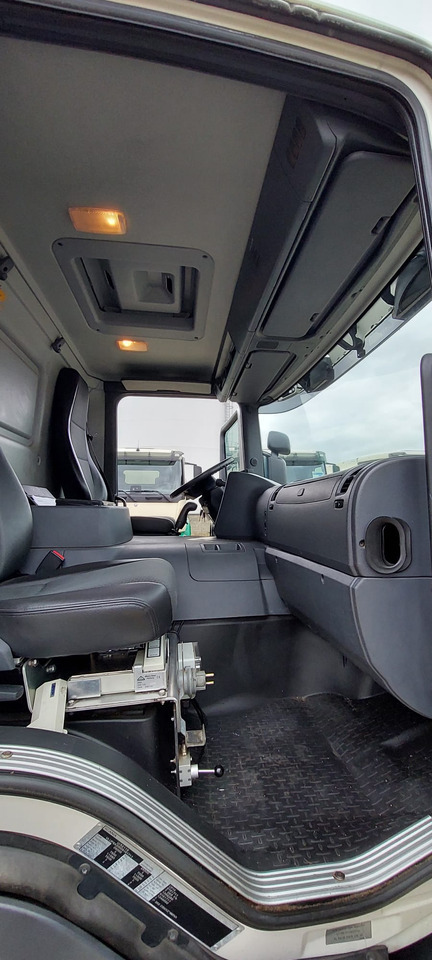 Truk tangki untuk pengangkutan bahan bakar SCANIA P320/P360 (lot of 3): gambar 40 Truk tangki untuk pengangkutan bahan bakar SCANIA P320/P360 (lot of 3): gambar 40