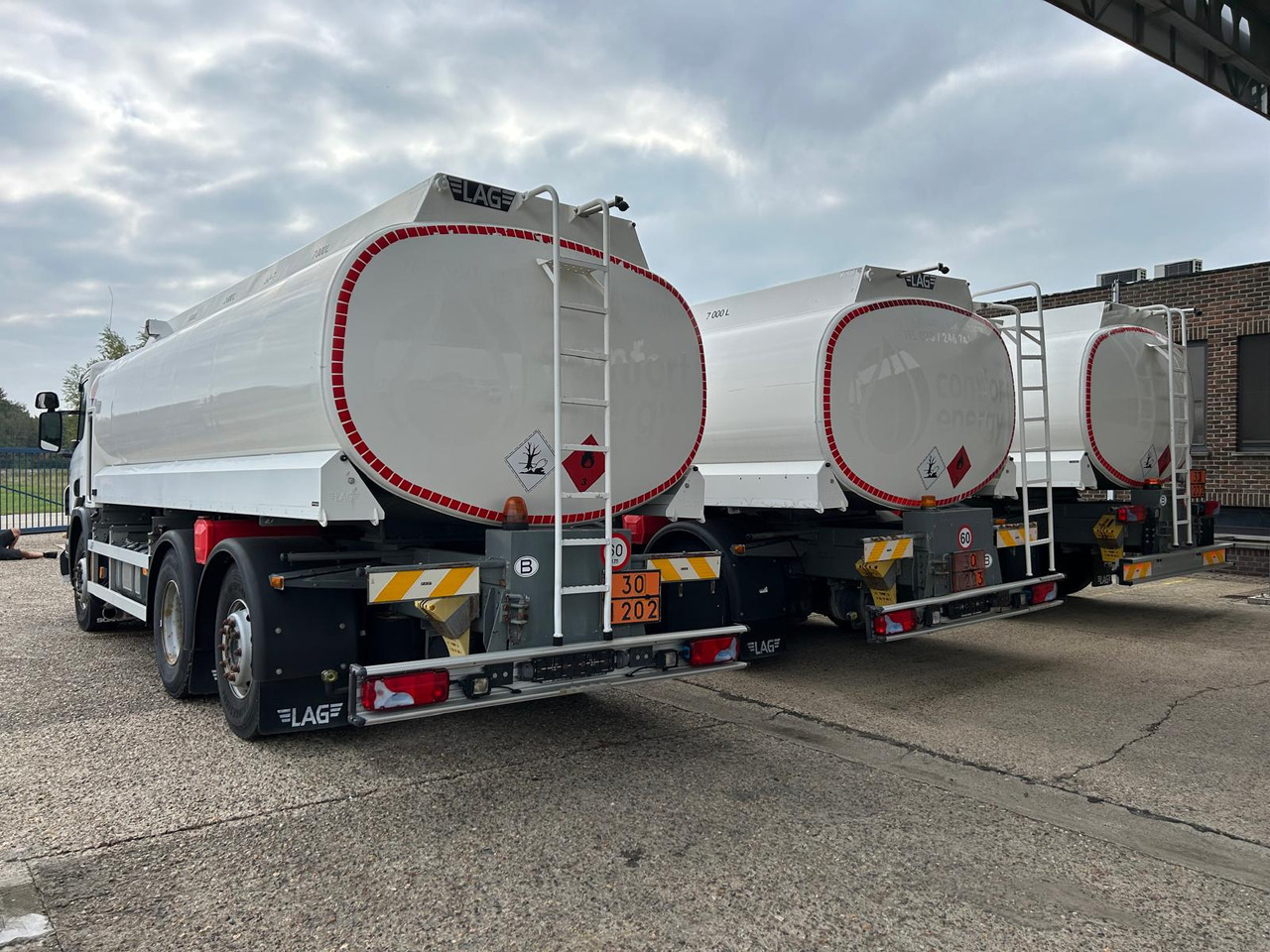 SCANIA P320/P360 (lot of 3) - Truk tangki: gambar 4 SCANIA P320/P360 (lot of 3) - Truk tangki: gambar 4