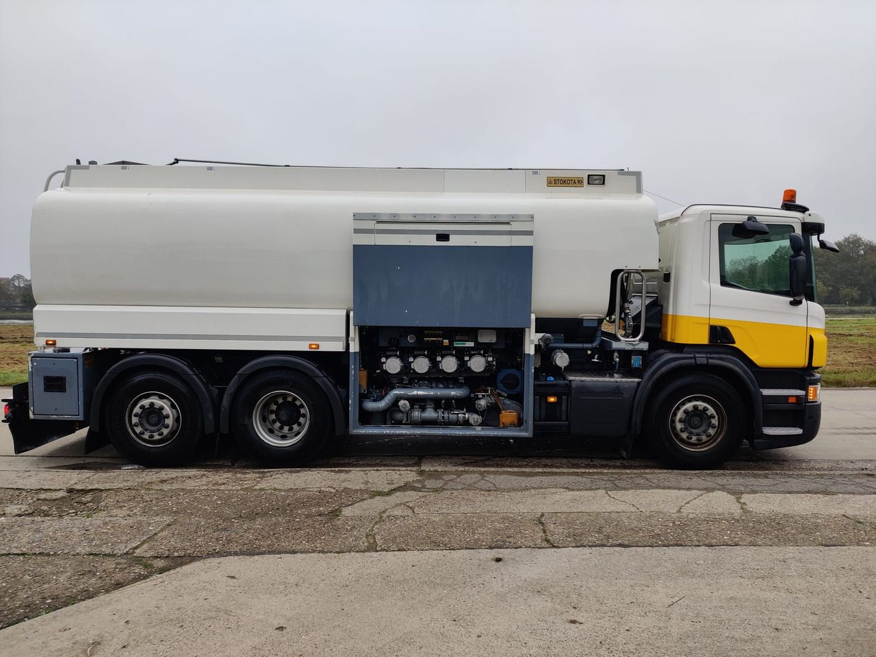 SCANIA P400 - Truk tangki: gambar 4 SCANIA P400 - Truk tangki: gambar 4