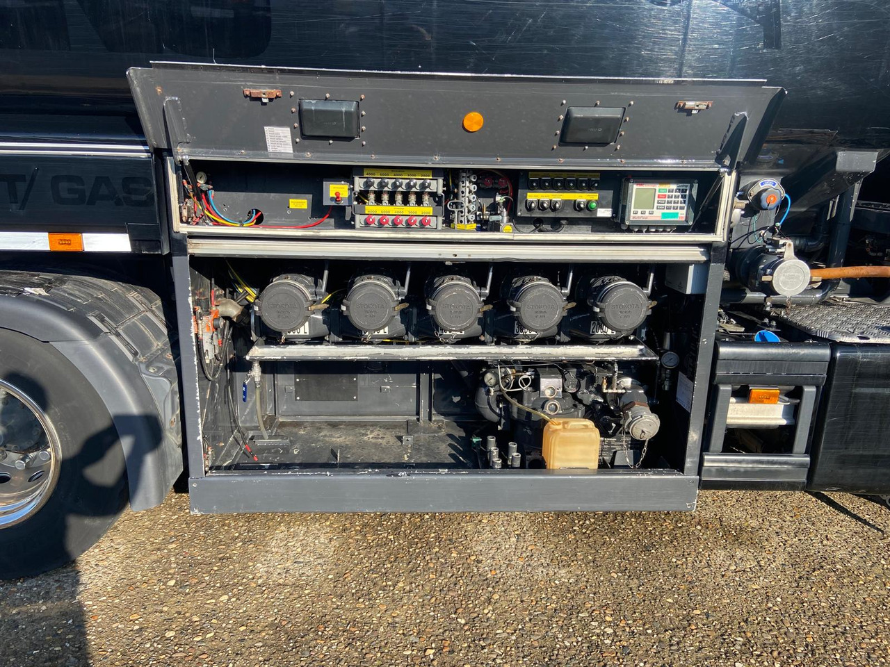 SCANIA P410 - Truk tangki: gambar 3 SCANIA P410 - Truk tangki: gambar 3