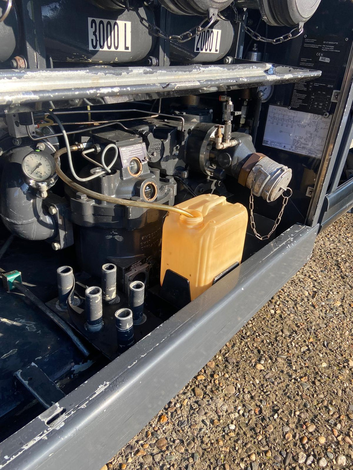 SCANIA P410 - Truk tangki: gambar 5 SCANIA P410 - Truk tangki: gambar 5