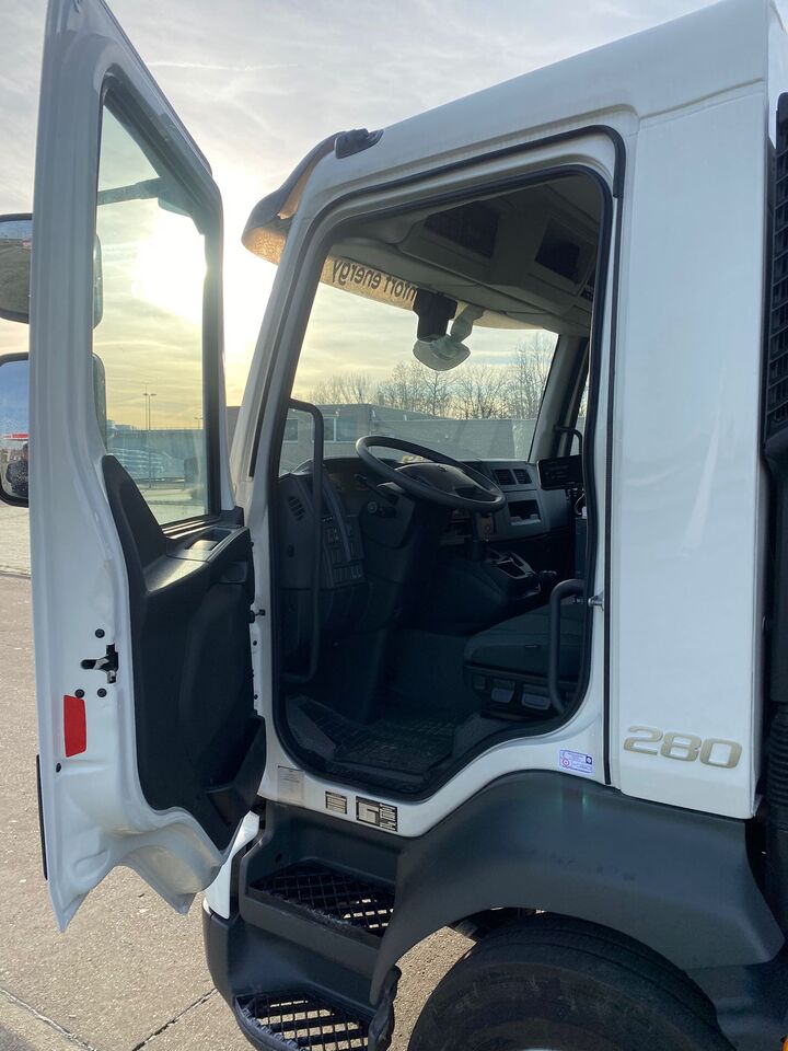 VOLVO FL - Truk tangki: gambar 5 VOLVO FL - Truk tangki: gambar 5