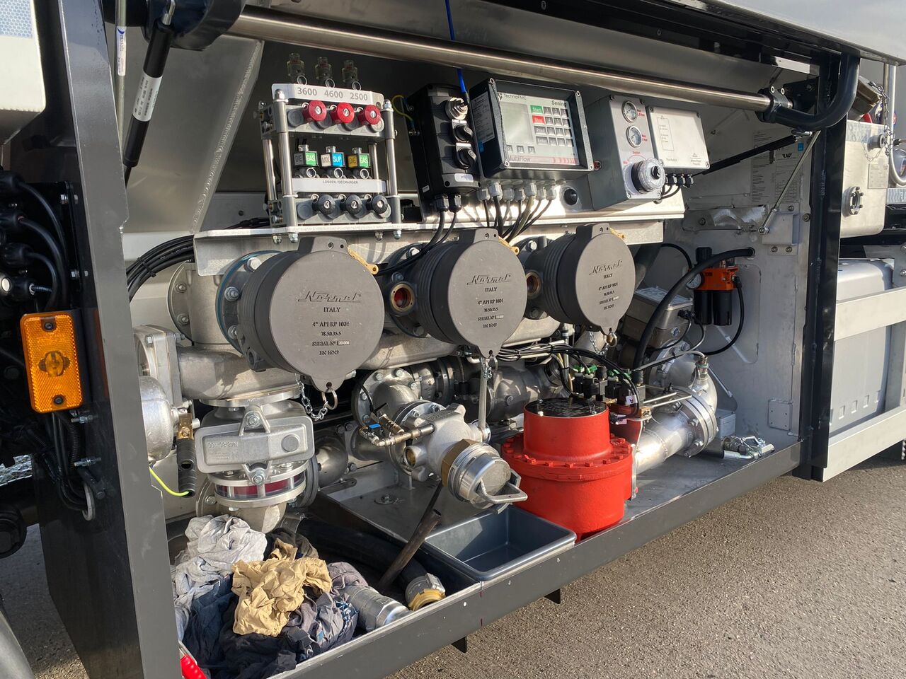 VOLVO FL - Truk tangki: gambar 2 VOLVO FL - Truk tangki: gambar 2