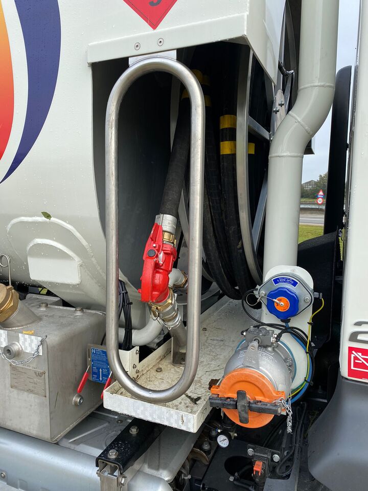 VOLVO FL - Truk tangki: gambar 2 VOLVO FL - Truk tangki: gambar 2