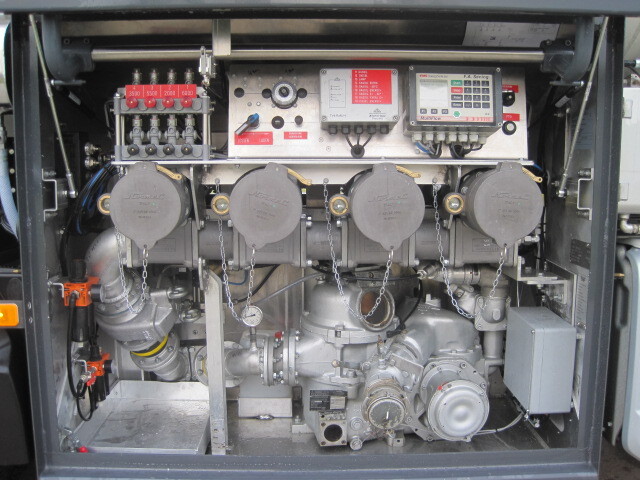 Truk tangki VOLVO FM: gambar 12 Truk tangki VOLVO FM: gambar 12