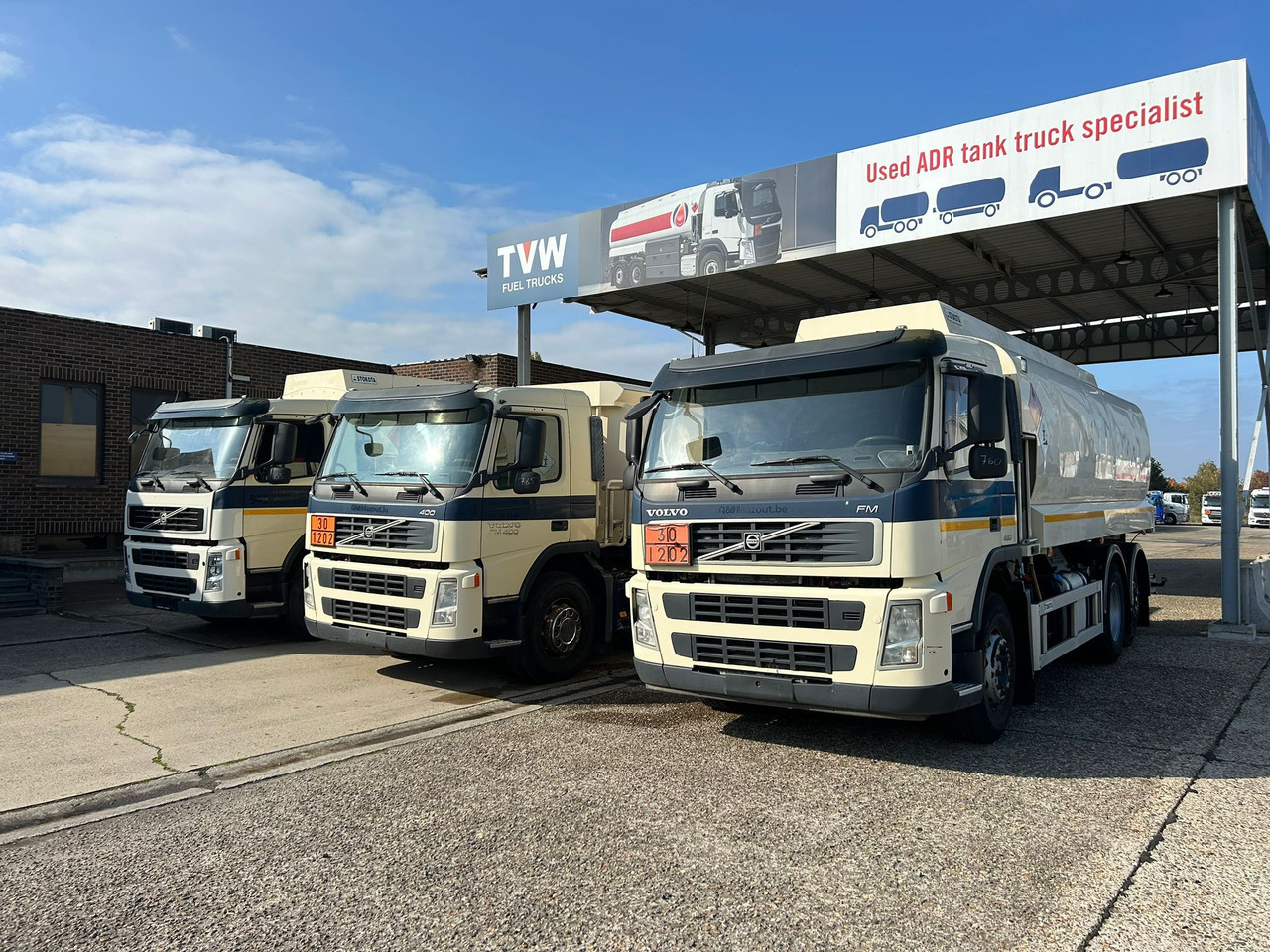 VOLVO FM (lot of 3) - Truk tangki: gambar 1 VOLVO FM (lot of 3) - Truk tangki: gambar 1