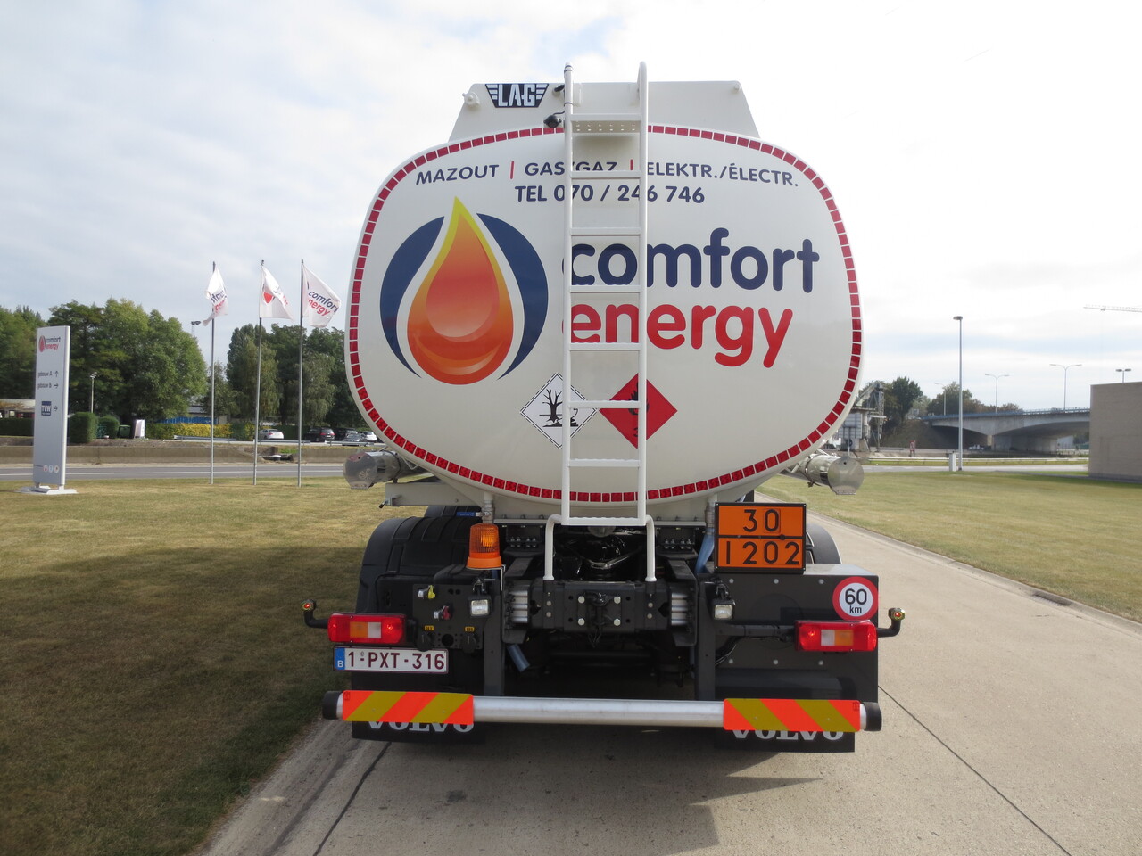 Truk tangki Volvo FM: gambar 11