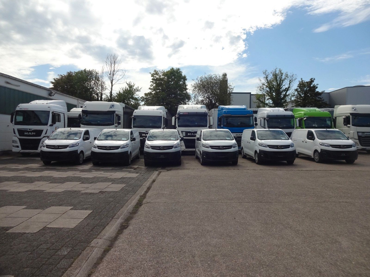 Opel 50 x Vivaro Kasten L1H1, Klima, PDC, Tempomat - Van kecil: gambar 1 Opel 50 x Vivaro Kasten L1H1, Klima, PDC, Tempomat - Van kecil: gambar 1