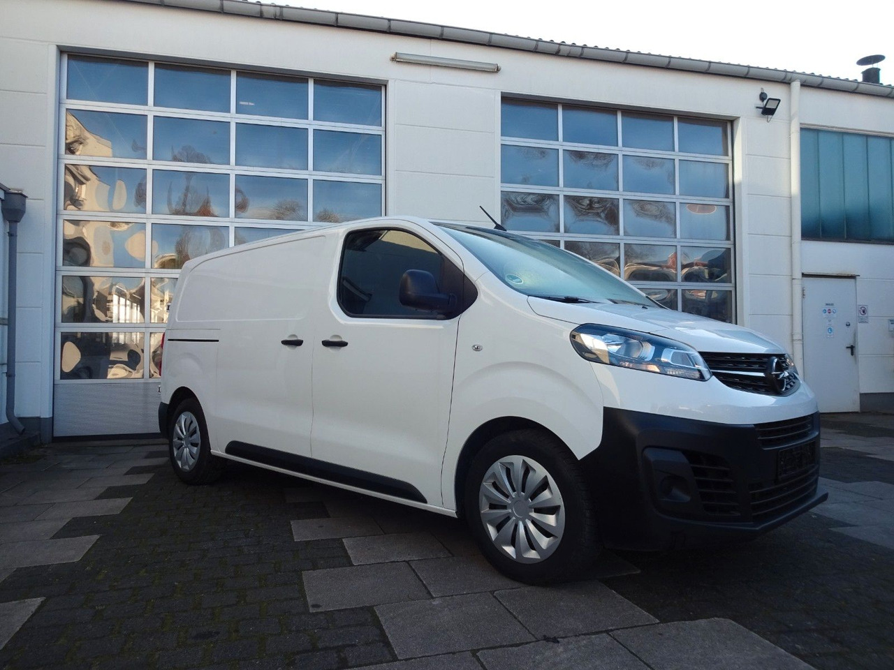 Opel 50 x Vivaro Kasten L1H1, Klima, PDC, Tempomat - Van kecil: gambar 5 Opel 50 x Vivaro Kasten L1H1, Klima, PDC, Tempomat - Van kecil: gambar 5
