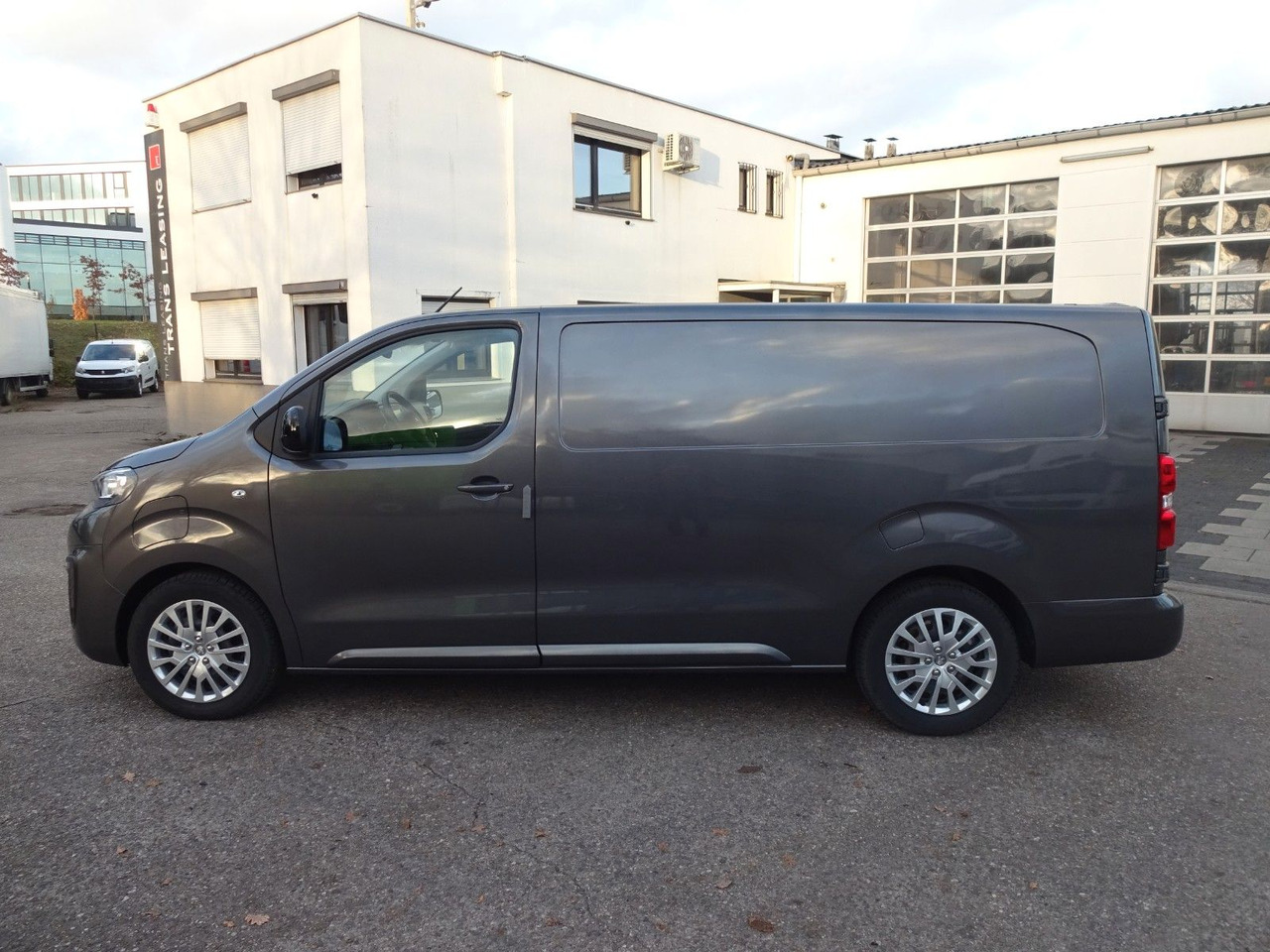 Peugeot Expert Kasten Lang, L3H1, 57 kW - Van kecil, Van listrik: gambar 4 Peugeot Expert Kasten Lang, L3H1, 57 kW - Van kecil, Van listrik: gambar 4