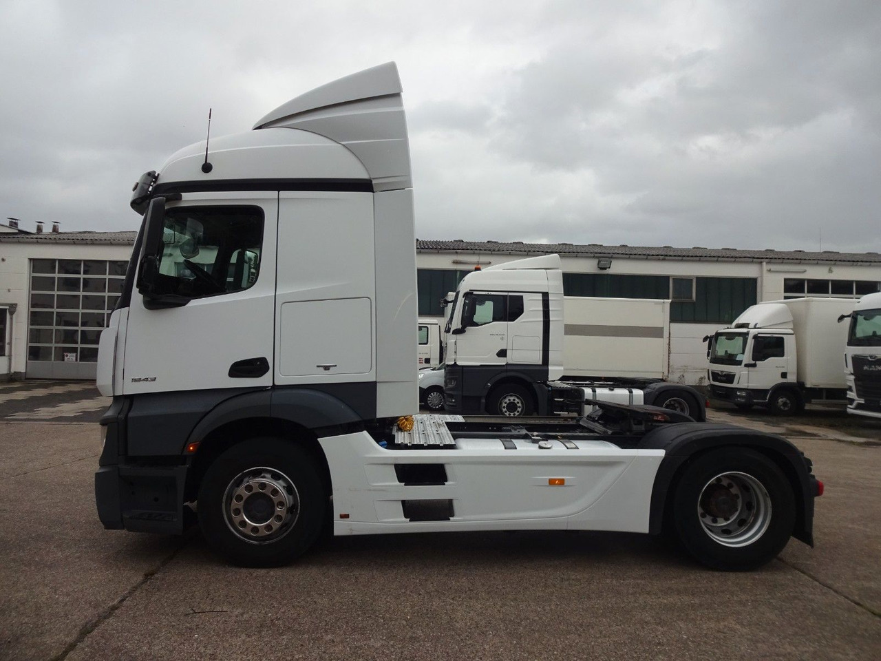 Mercedes-Benz 1843, Retarder, Klima - Tractor head: gambar 4 Mercedes-Benz 1843, Retarder, Klima - Tractor head: gambar 4