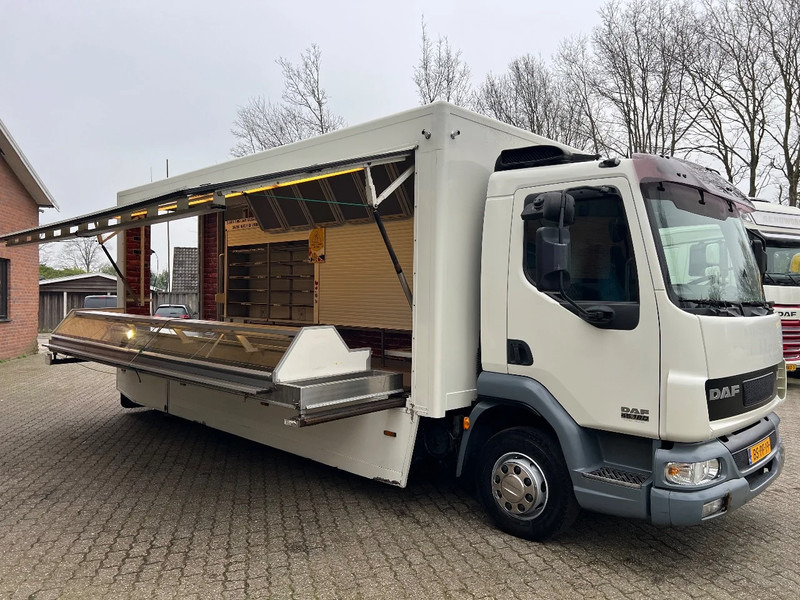 DAF LF 180 4X2 Verkoopopbouw/Verkaufsaufbau +Koeling Hydraulisch uitklapbaar - Truk penjual: gambar 1 DAF LF 180 4X2 Verkoopopbouw/Verkaufsaufbau +Koeling Hydraulisch uitklapbaar - Truk penjual: gambar 1