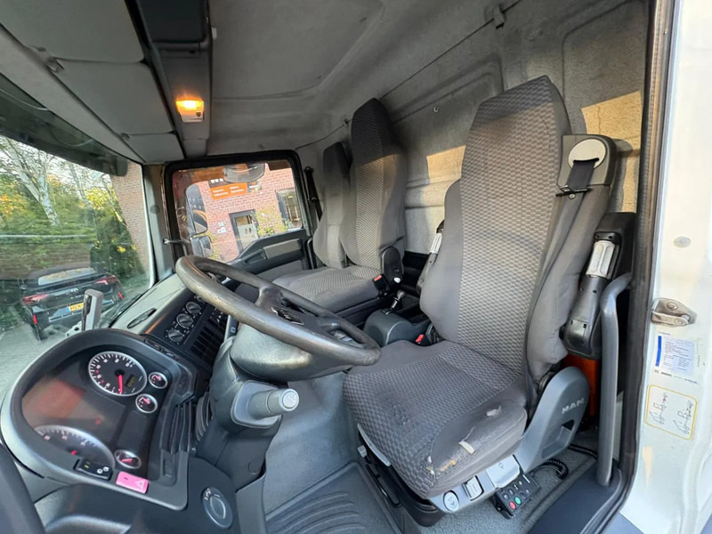 Truk box MAN TGL 8.240 Cargolift Laadklep NL Truck APK/TUV 02-2026: gambar 15 Truk box MAN TGL 8.240 Cargolift Laadklep NL Truck APK/TUV 02-2026: gambar 15