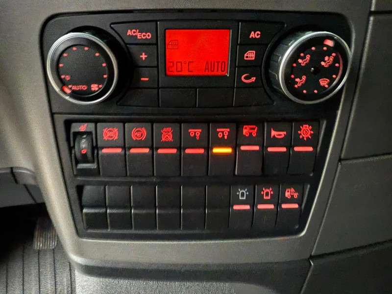 Truk box MAN TGS 26.320 Koffer Stuuras AHK 3.000KG LBW 373.230KM! NL Truck APK/TUV 18-03-2026: gambar 13 Truk box MAN TGS 26.320 Koffer Stuuras AHK 3.000KG LBW 373.230KM! NL Truck APK/TUV 18-03-2026: gambar 13