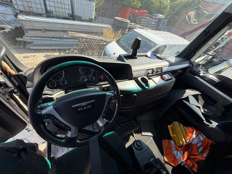 MAN TGX 18.440 XXL NO Gearbox & NO Engine, complete brief - Tractor head: gambar 5 MAN TGX 18.440 XXL NO Gearbox & NO Engine, complete brief - Tractor head: gambar 5