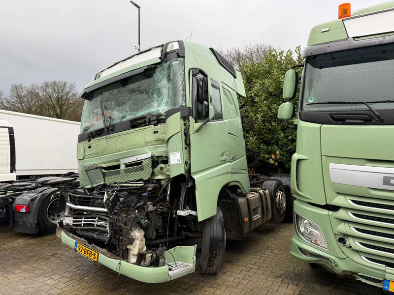 Volvo FH 13.460 6X2 Voorloopas SCHADE/UNFALL/DAMAGE - Tractor head: gambar 1 Volvo FH 13.460 6X2 Voorloopas SCHADE/UNFALL/DAMAGE - Tractor head: gambar 1